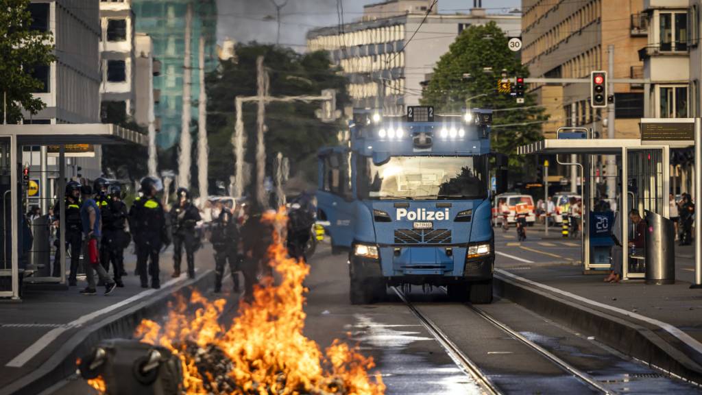 Im Kanton Zürich sollen «störende Demonstranten» künftig finanziell belangt werden können. Mehrere Organisationen haben dagegen Beschwerde beim Bundesgericht eingereicht. (Archivbild)