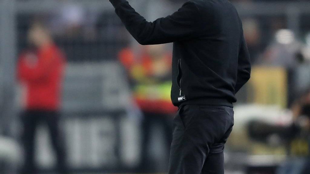Daumen hoch: BVB-Coach Lucien Favre ist mit der Leistung seiner Spieler gegen Frankfurt zufrieden