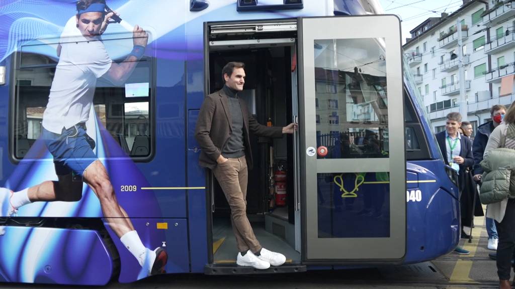 Roger Federer weiht in Basel eigenes Tram ein