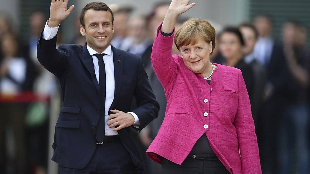 Antrittsbesuch an der Spree: Der neue französische Präsident Emmanuel Macron mit Bundeskanzlerin Angela Merkel vor dem Kanzleramt in Berlin.