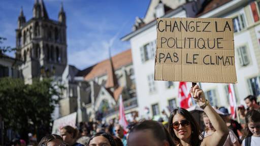 Hunderte Menschen demonstrieren in Freiburg für den Klimaschutz