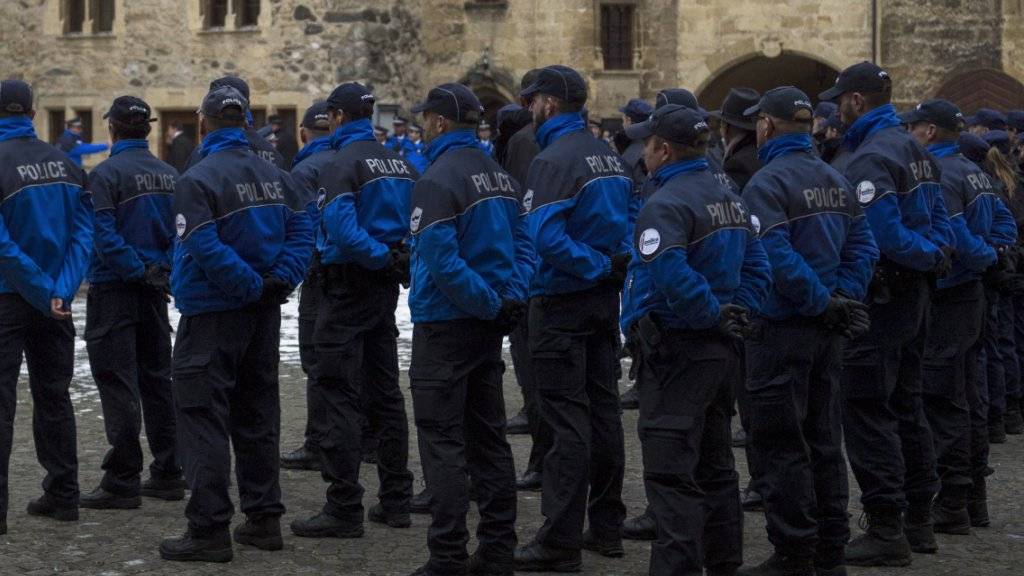 Die meisten Kantone haben auch 2016 zusätzliche Polizisten vereidigt. (Symbolbild)