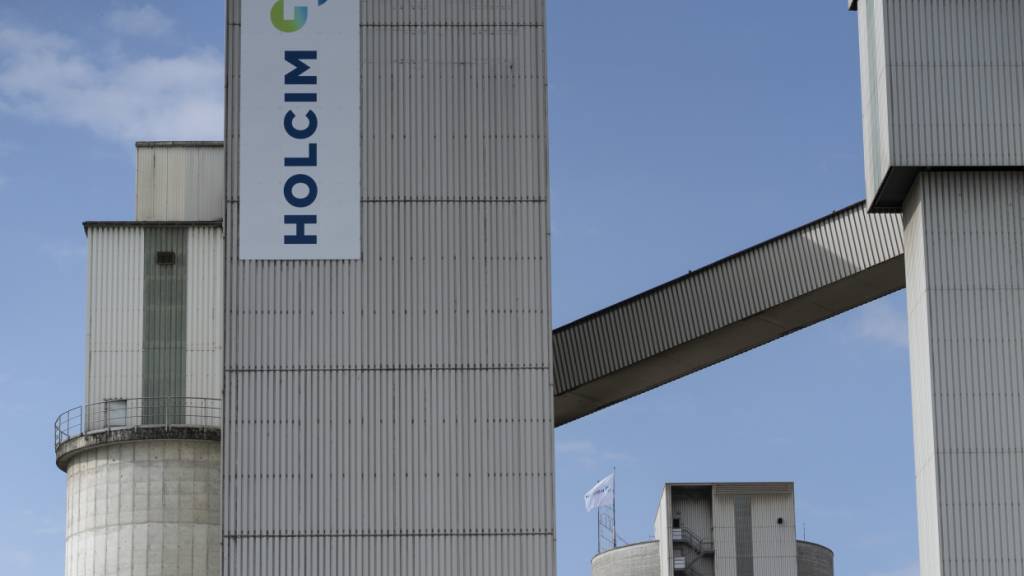Der Baustoffkonzern Holcim hat im dritten Quartal Umsatz und Betriebsgewinn deutlich gesteigert und die Jahresprognose erneut angehoben. (Archivbild)