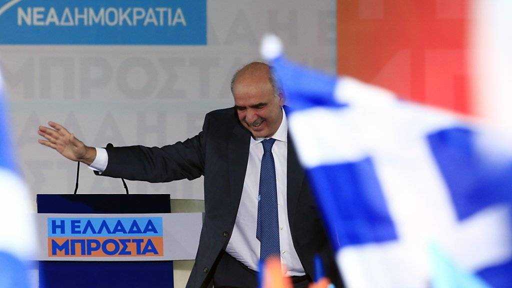 Kopf an Kopf mit seinem Syriza-Rivalen Alexis Tsipras: Nea-Dimokratia-Chef Evangelos Meimarakis vor Anhängern auf dem Athener Omonia-Platz.