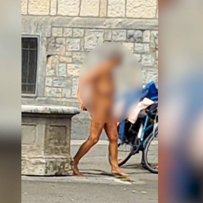 Frau badet am helllichten Tag splitterfasernackt im Dorfbrunnen – ist das erlaubt?