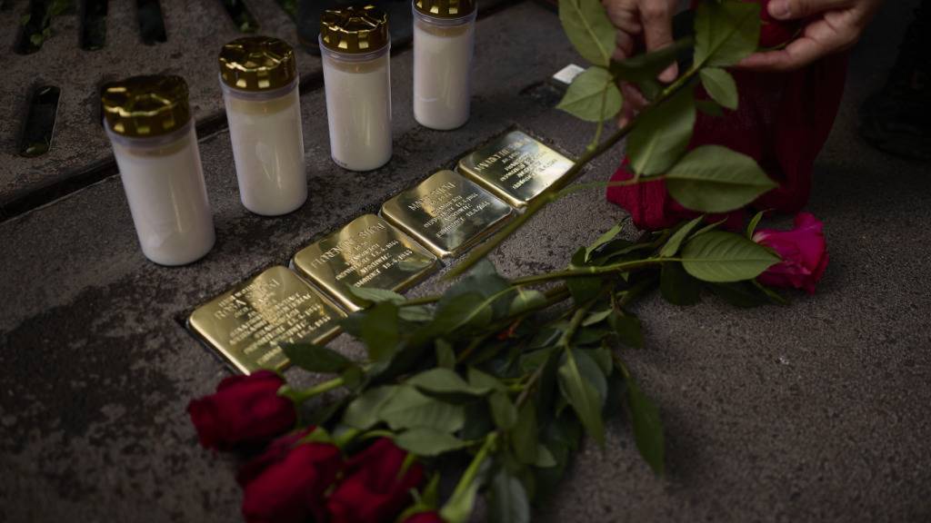 Zürich setzt drei neue Stolpersteine gegen das Vergessen