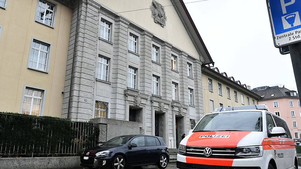 Das Bezirksgericht Zürich verurteilte am Dienstag einen 62-Jährigen wegen sexueller Übergriffe auf Jugendliche. Der Mann muss in eine psychiatrische Klinik. (Archivbild)