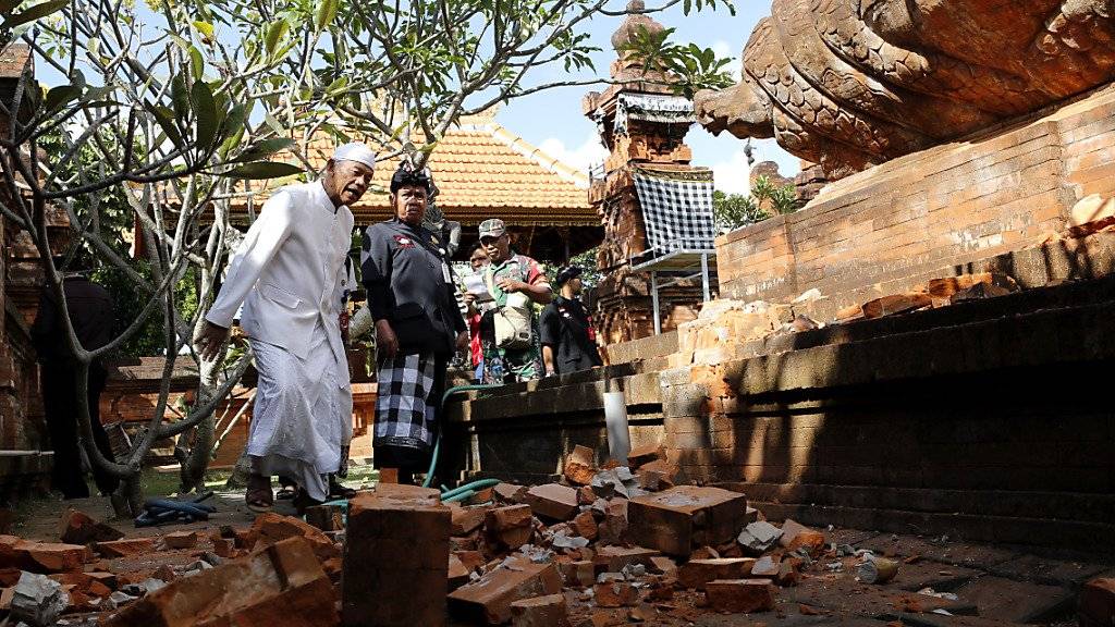 Das jüngste Erdbeben vor der indonesischen Ferieninsel Bali führte unter anderem zu Schäden an einem Tempel.