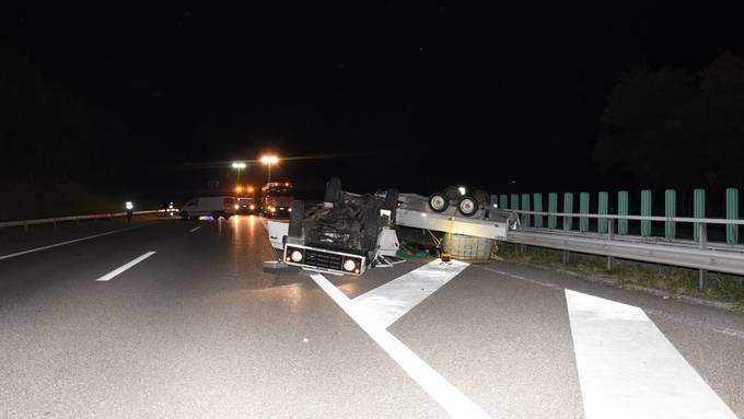 Zuckersirup auf der A1 ausgelaufen