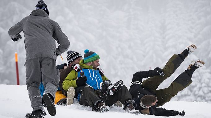 6'500 jährliche Verletzte beim Schlitteln – Bund warnt vor «Davoser»