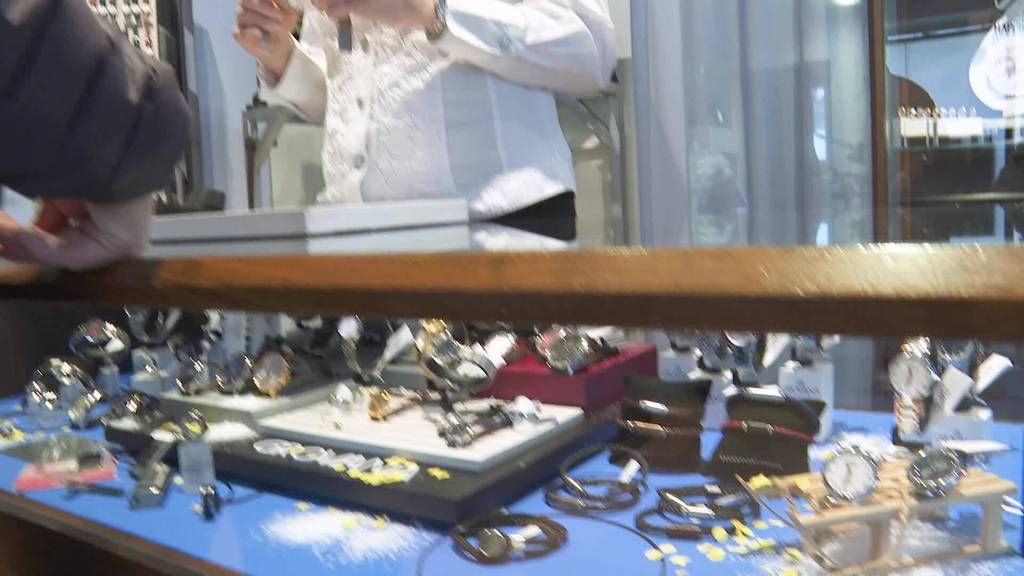 Hoher Goldpreis: Auswirkungen für Obwaldner Goldschmiedin