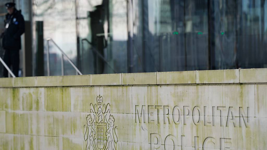 ARCHIV - Blick auf das Hauptquartier der Metropolitan Police, New Scotland Yard genannt. Foto: Alastair Grant/AP/dpa