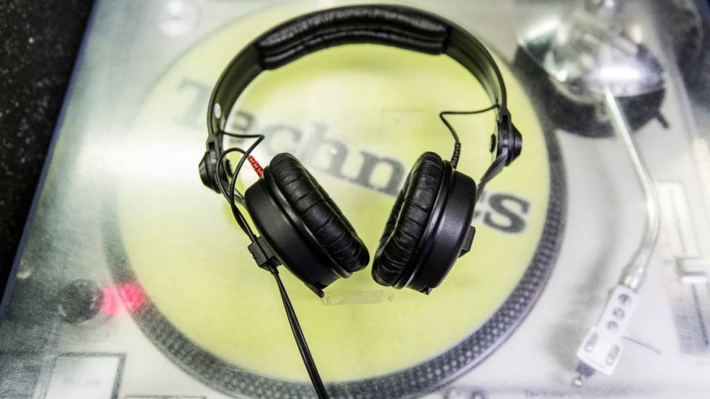 Energiegeladene Songs lösen laut einer neuen Studie freudige Erinnerungen aus, ruhige Songs eignen sich hingegen dafür, Romantisches ins Gedächtnis zu rufen. (Symbolbild)