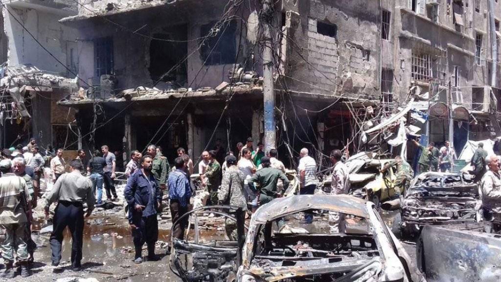 Die verheerenden Folgen von zwei Bombenanschlägen in Sajeda Seinab nahe Damaskus. Mindestens 20 Menschen starben.