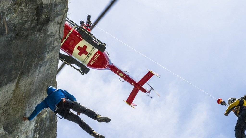 Das Mädchen wurde mit einem Rettungshelikopter ins Spital geflogen. (Symbolbild)