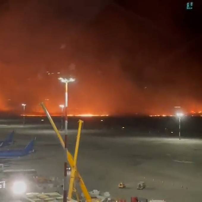 Brände auf Sizilien legen Flughafen in Palermo lahm