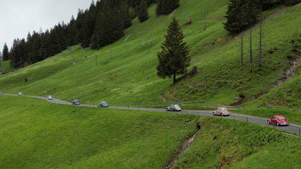 Auf Zentralschweiz-Tour: 25 alte Käfer rattern von Sörenberg nach Kägiswil