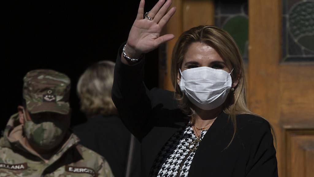 Nach der bolivianischen Interimspräsidentin Jeanine Áñez haben sich weitere Regierungsmitglieder in Bolivien mit dem Coronavirus angesteckt. (Archivbild)