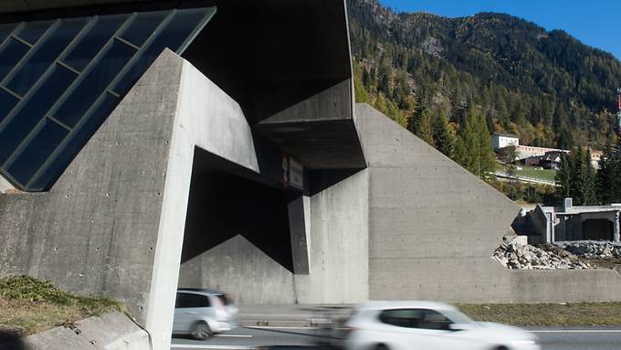 Gotthardtunnel in beide Richtungen gesperrt