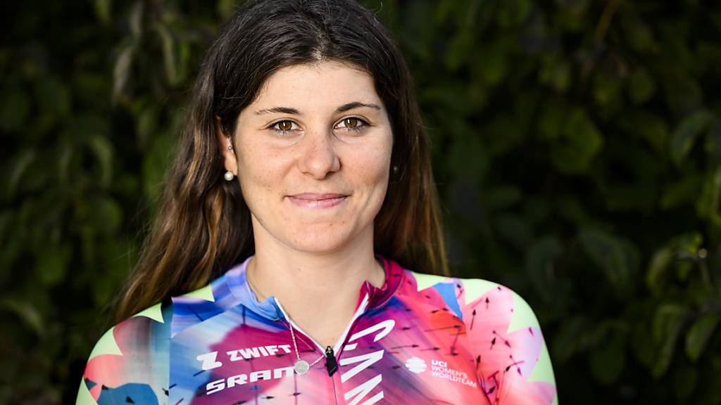 Elise Chabbey: Die bestklassierte Schweizerin im EM-Strassenrennen lächelt in die Kamera (Archivaufnahme)