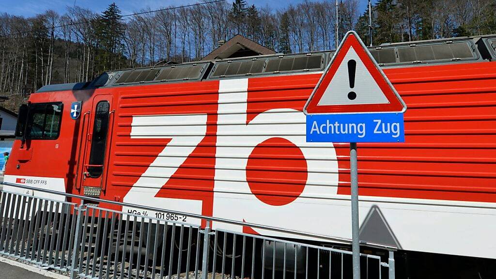 Die Zentralbahn modernisiert verschiedene Züge und baut in Meiringen zwei neue Hallen. (Archivbild)