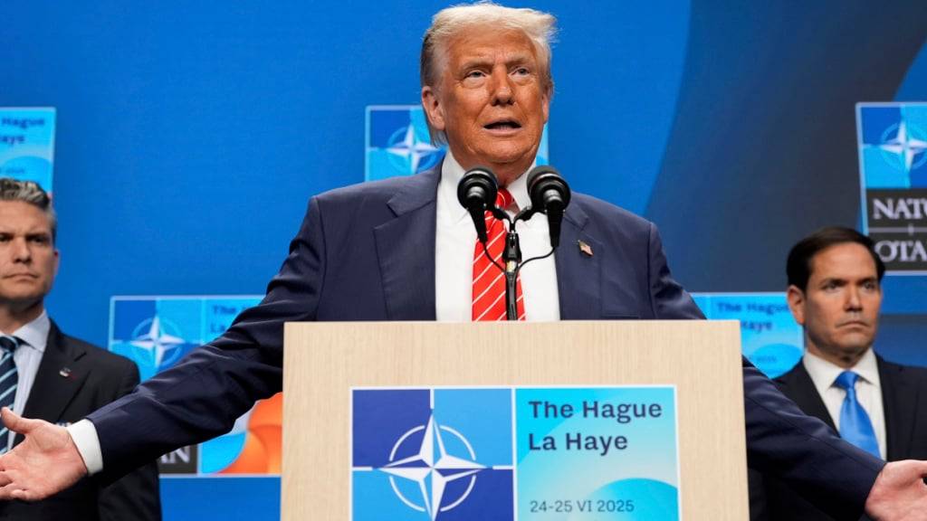 US-Präsident Donald Trump spricht während einer Pressekonferenz auf dem NATO-Gipfel. Foto: Alex Brandon/AP/dpa