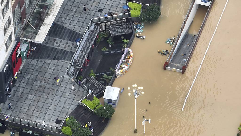 Luftaufnahme der überschwemmten Stadt Fuzhou. Foto: Uncredited/CHINATOPIX/AP/dpa