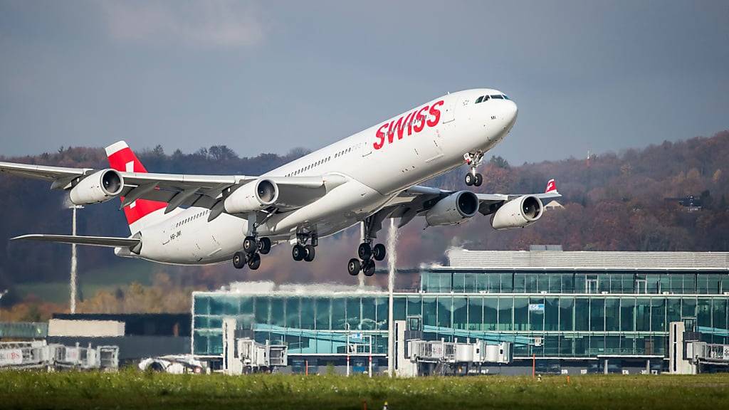 Der Flughafen Zürich hat im Mai mit insgesamt 2,77 Millionen Passagieren zudem zum ersten Mal auf Monatsbasis das Vorkrisenniveau von 2019 wieder übertroffen. (Archivbild)