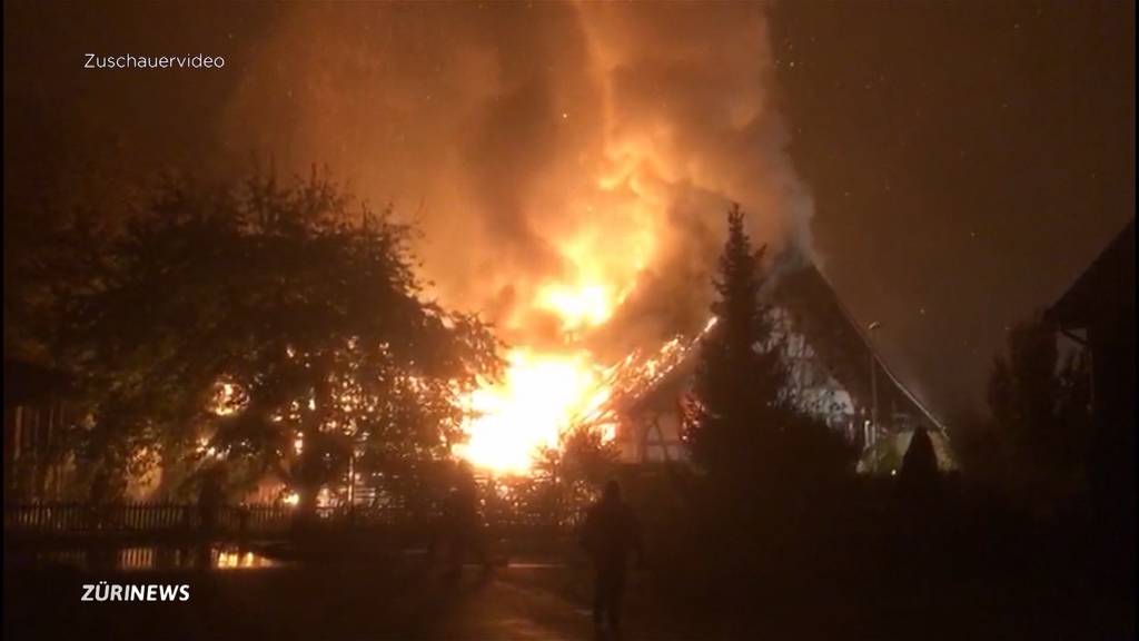 Grossbrand in Höri: Wohnhaus geht in Flammen auf