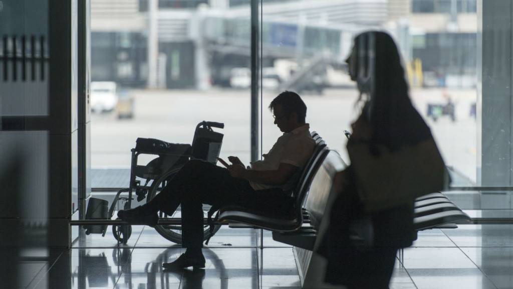Ehemalige Angestellte der Assistenz-Firma Goldair AAS fordern vor Gericht Geld. Die bis 2024 am Flughafen Zürich tätige Firma soll vereinbarte Zahlungen nicht geleistet haben. (Symbolbild)
