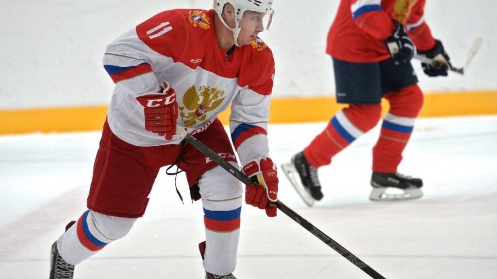 Wladimir Putin am Mittwoch beim Eishockey in Sotschi.