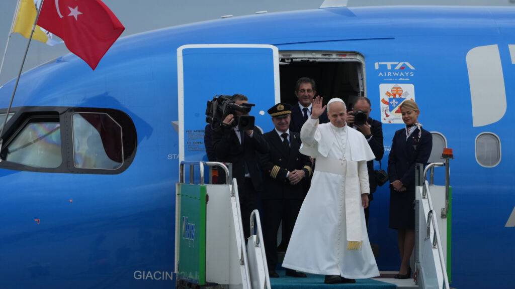 Papst Leo XIV. setzt erste Auslandsreise im Libanon fort