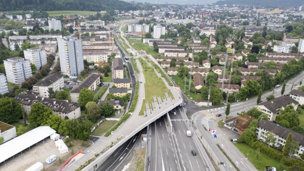 Die eingehauste Autobahn mit dem Park verbessert die Lebensqualität in Schwamendingen.