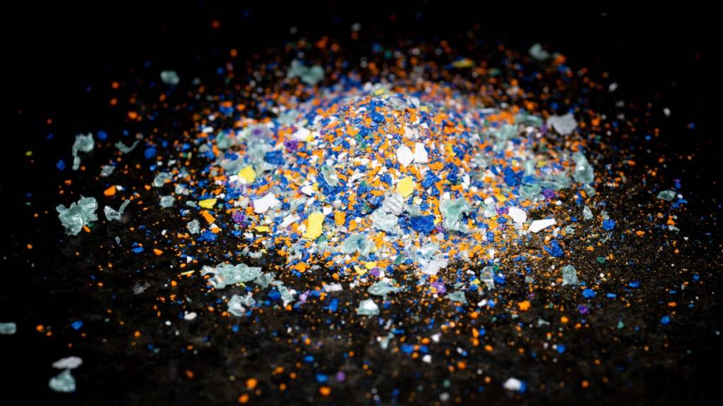 Hauptquellen der Mikroplastik-Belastung sind laut Studie der Abrieb von Textilien, Kunststoffmöbeln oder der Innenverkleidung von Fahrzeugen. (Archivbild)
