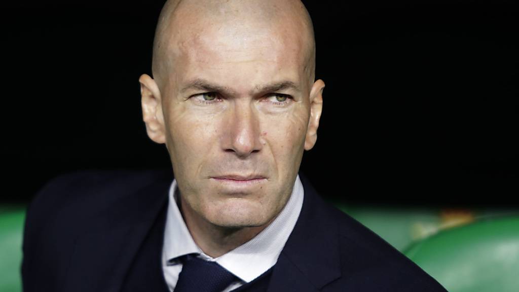 Zinédine Zidane und andere Fussballgrössen applaudieren für das Gesundheitspersonal