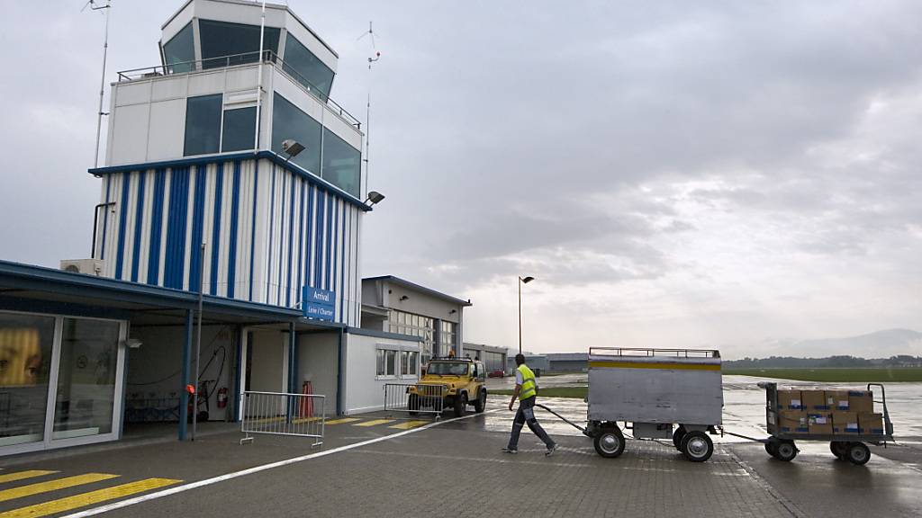 Die Verantwortlichen des Flughafens Altenrhein meldeten am Donnerstagmittag ein Kleinflugzeug für vermisst. Das Flugzeug war bei Staad SG in den Bodensee gestürzt. Der Pilot konnte gerettet werden (Archivbild).
