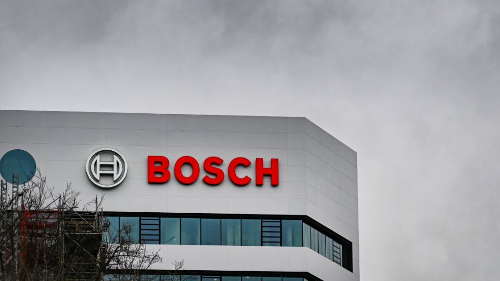 Beim deutschen Industriekonzern Bosch ist der Gewinn im vergangenen Jahr abgestürzt. Schuld waren Milliardenkosten für den Abbau Tausender Stellen und die harte Konkurrenz. (Archivbild)
