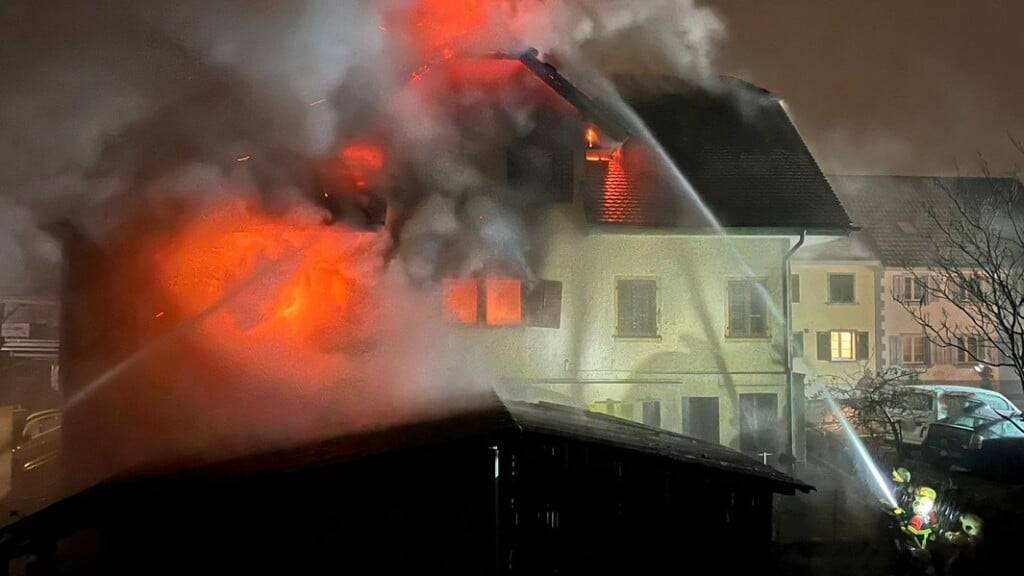 Feuerwehr evakuiert in Beromünster zehn Personen aus Haus