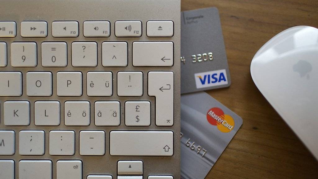 Das Bezahlen beim Onlineshopping soll einfacher werden. Die Kreditkartenfirmen Aduno und Swisscard bringen deshalb mit dem Softwareunternehmen Netcetera ein digitales Schweizer Portemonnaie. (Symbolbild)