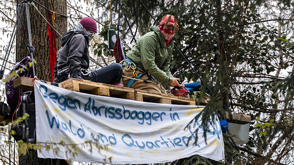 Aktivisten verlassen Wald in Rümlang vorerst nicht