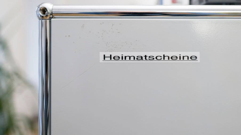 Die Schubladen voller Heimatscheine sollen auch aus den Gemeindeverwaltungen des Kantons Luzern verschwinden. Dies sieht die Revision des Niederlassungsgesetzes vor. (Symbolbild)