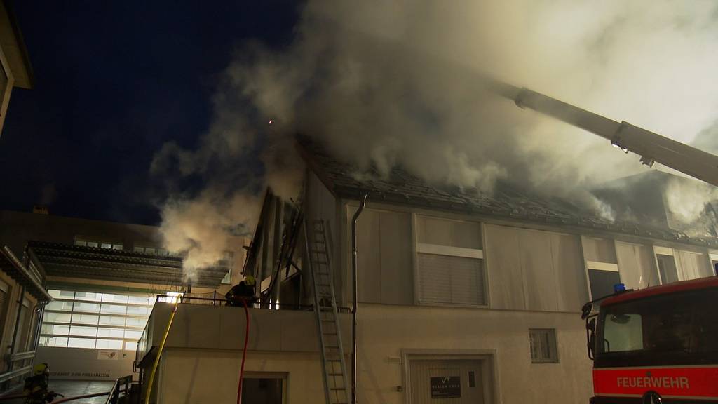 Brand in Dachstock verwüstet Haus in Reichenburg