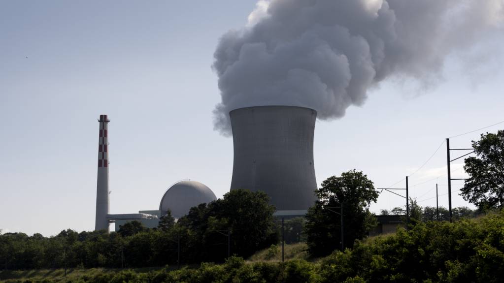 Das AKW Leibstadt im Kanton Aargau an der Rheingrenze zu Deutschland ist Ende 2024 nach vier Jahrzehnten in den Langzeitbetrieb übergegangen. (Archivbild)