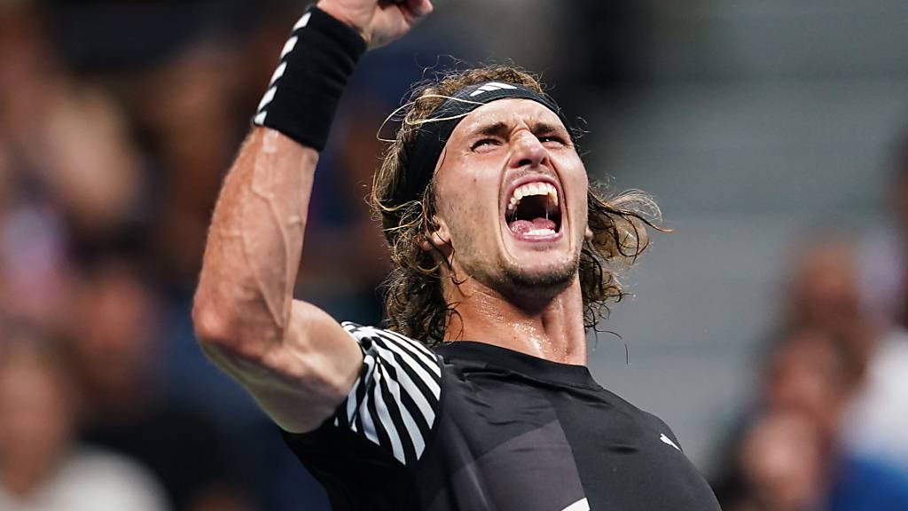 Feiert seinen zweiten Turniersieg in diesem Jahr: Alexander Zverev setzt sich im Final von Chengdu nach hartem Kampf gegen Aussenseiter Roman Safiullin durch