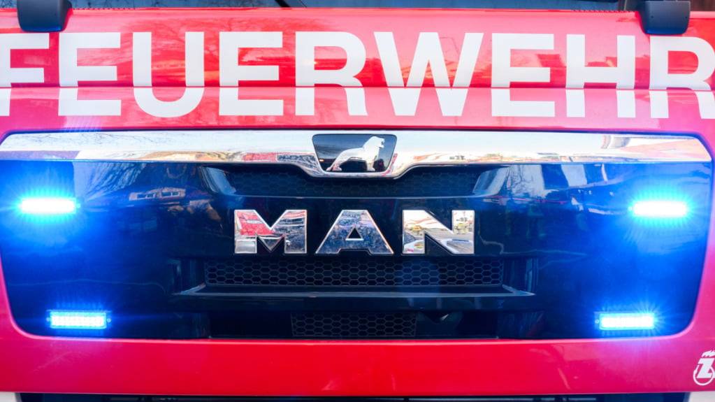 Die Feuerwehr musste zu Spezialmethoden greifen bei einem Mottbrand in der Kehrichtverwertungsanlage Winterthur. (Symbolbild)