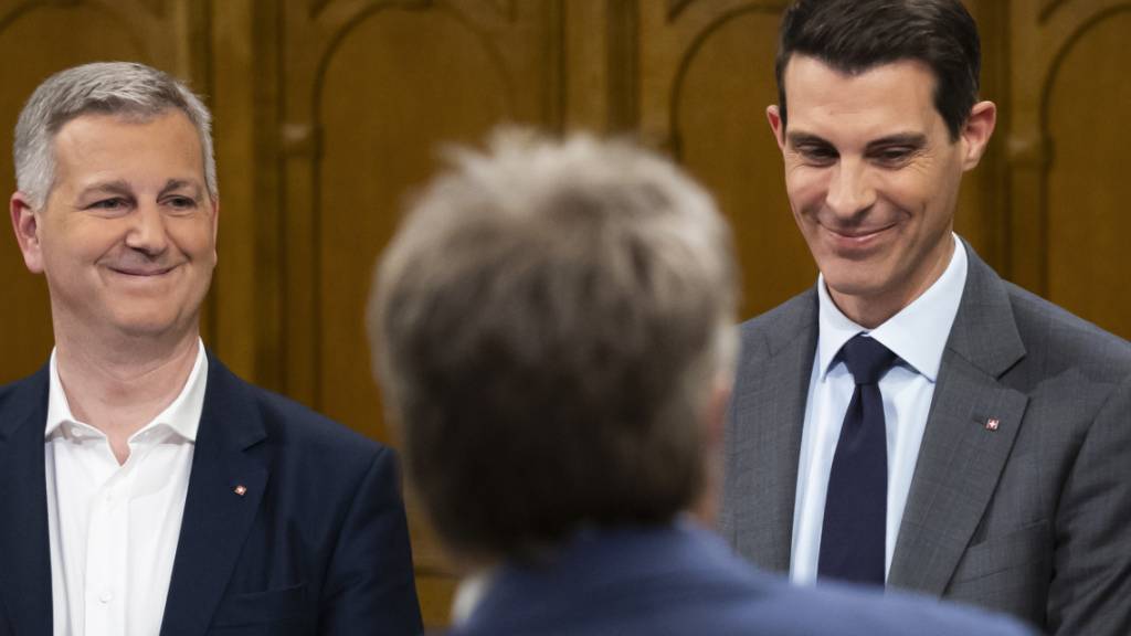 Ein Gewinner und einer der hinter die Mitte zurückrutscht: SVP-Präsident Marco Chiesa (links) und FDP-Präsident und Ständerat Thierry Burkart im Bundeshaus