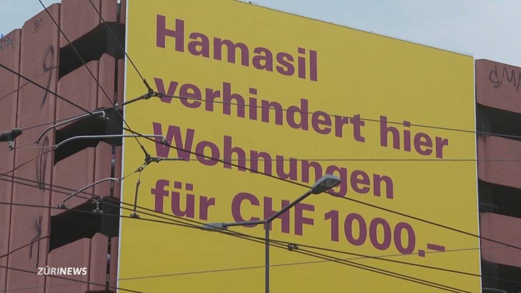 Bauherren prangern mit riesigem Plakat Stiftung an