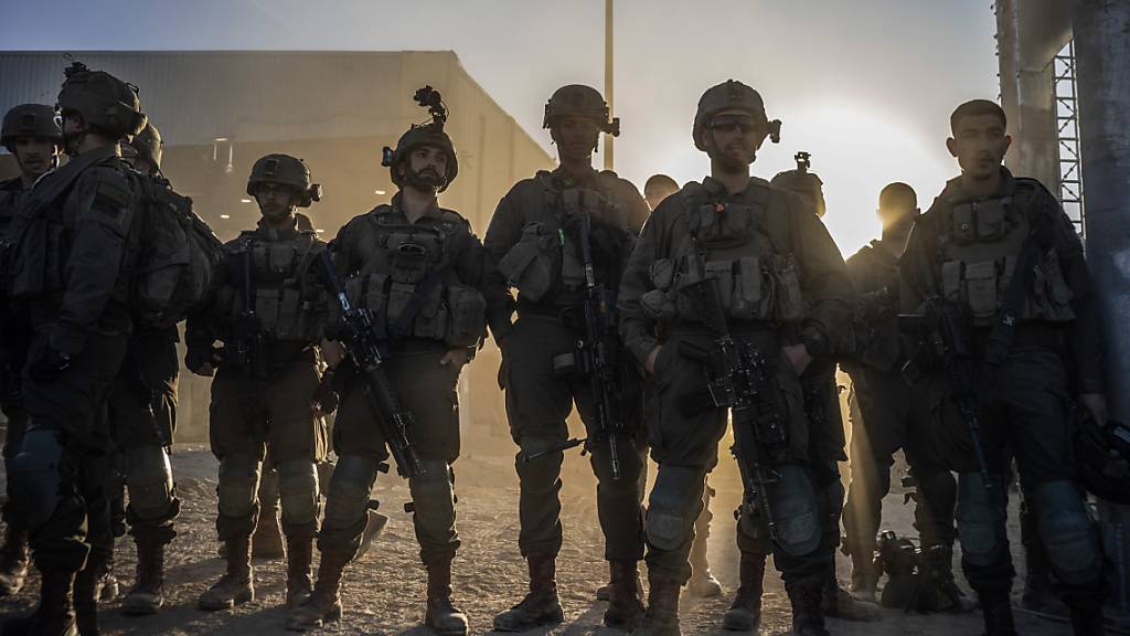 Dem israelischen Militär wird vorgeworfen, bei der Ankunft eines Hilfsgüterkonvois im Gazastreifen gezielt auf Palästinenser geschossen zu haben. Die Armee wehrt sich gegen die Vorwürfe. Foto: Ilia Yefimovich/dpa