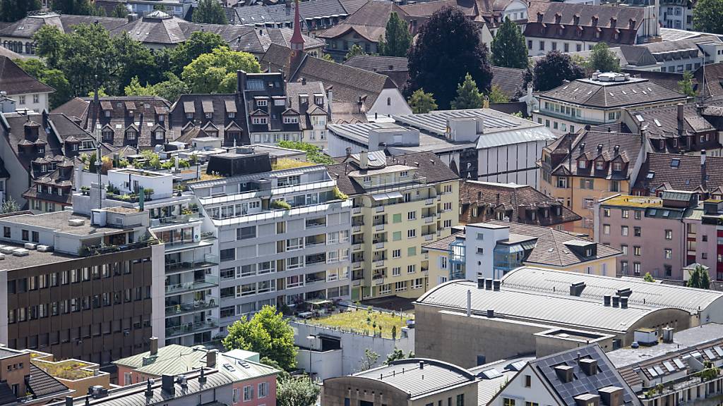 Die Luzerner Neustadt gehört zu den Quartieren, die laut den Jungen Grünen von Autos befreit und begrünt werden soll. (Archivbild)