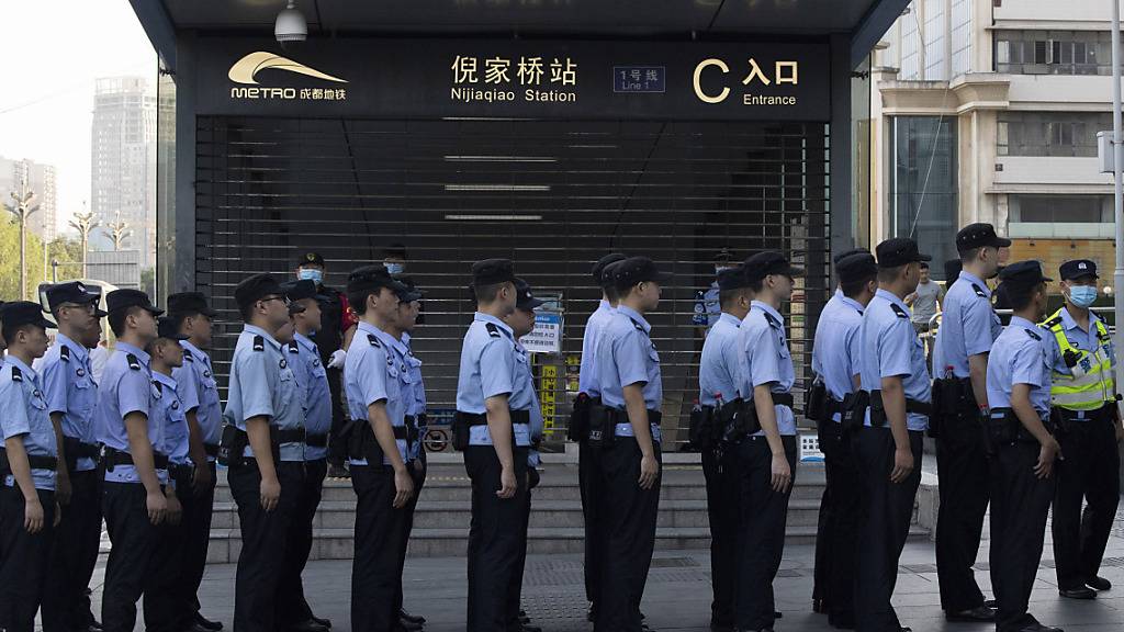 Das Gebiet um das US-Generalkonsulat in Chengdu ist am Montag von Sicherheitskräften weiträumig abgeriegelt worden.